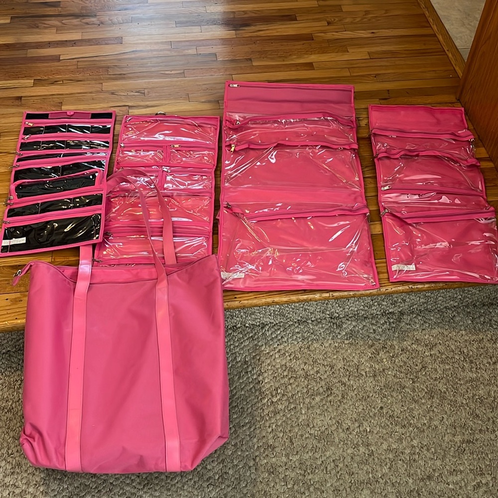 NWOT Pink set of travel bags